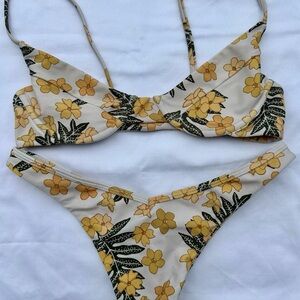 Benoa puakenikeni shea top